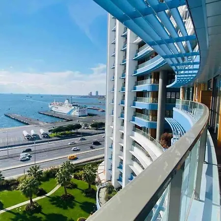 Lux 2 With Seaview In Center 酒店 *